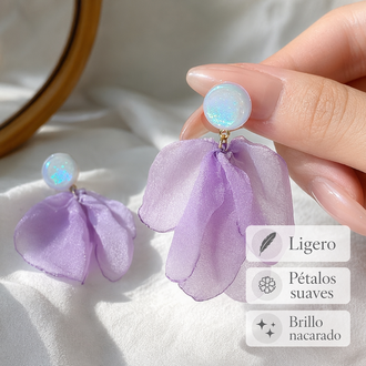 Pendientes de Pétalos de Tela Lavanda Verano - Aretes Florales Ligeros con Brillo Nacarado